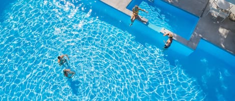 Outdoor pool, sun loungers