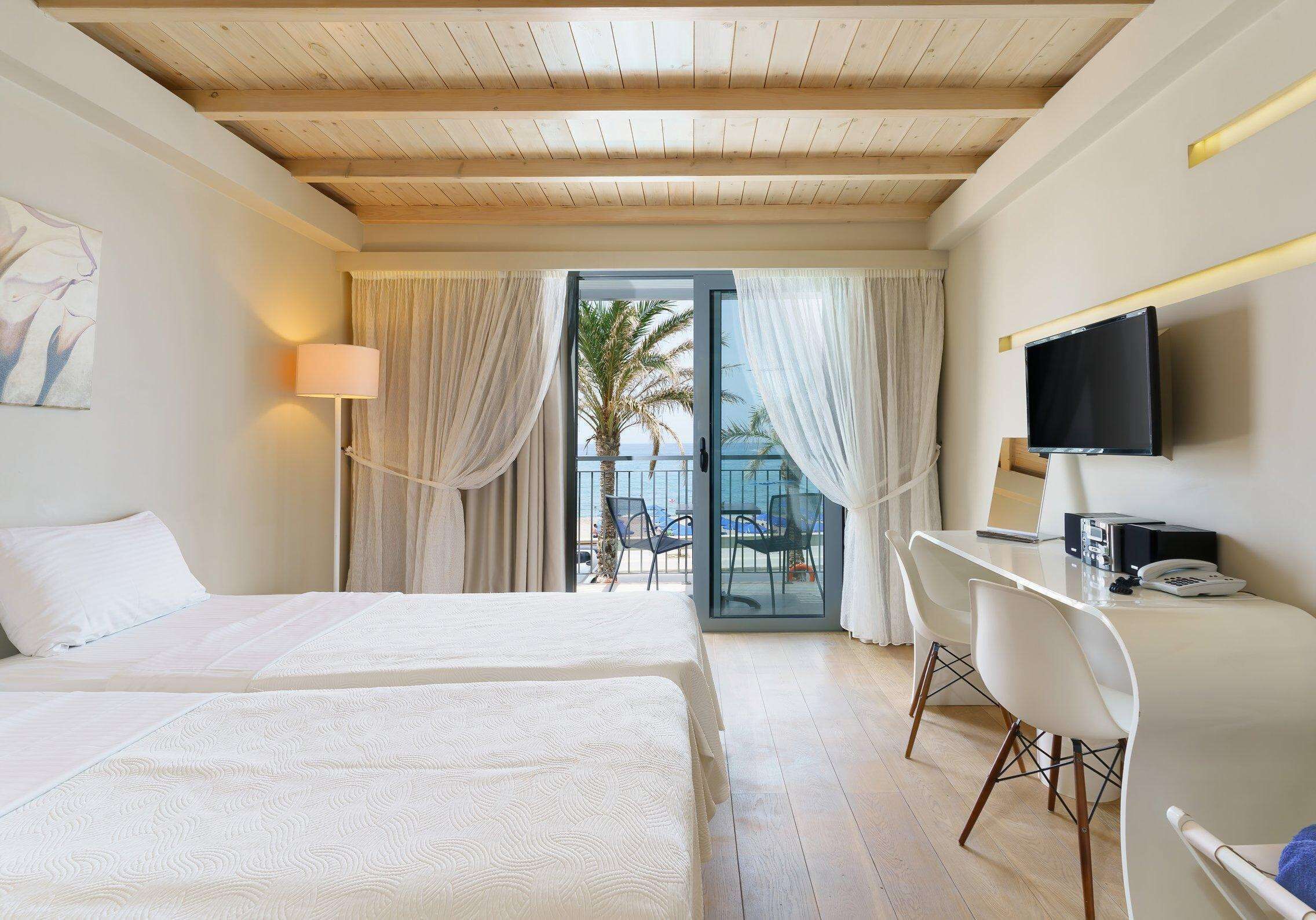 Minibar, két bảo mật tại phòng, bàn 