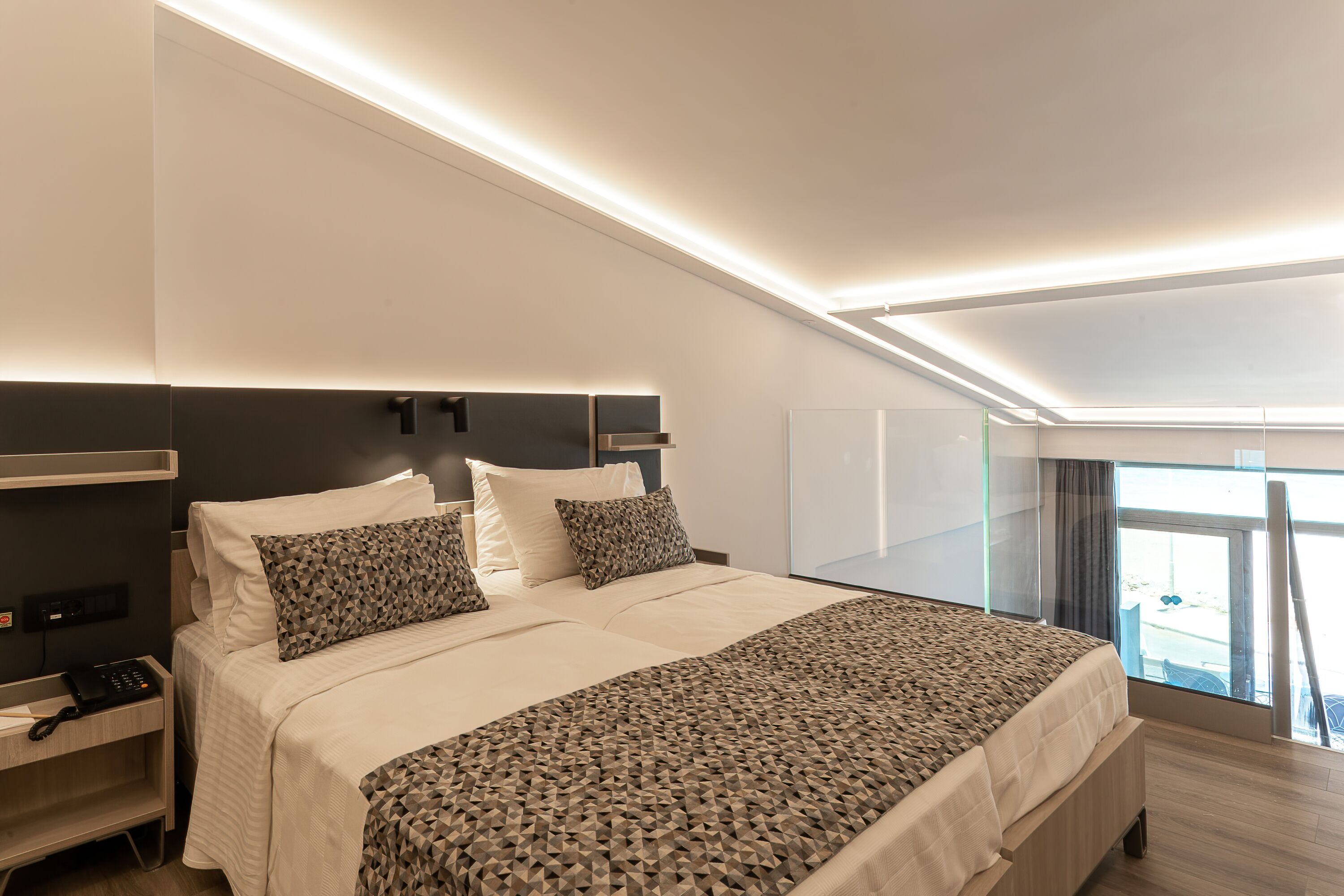 junior suite, sea view | 1 bedroom, minibar, in-room safe, desk