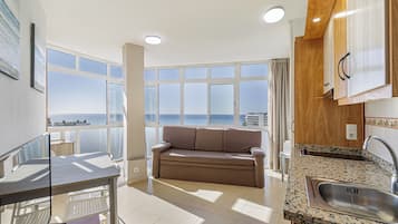 1 dormitorio, caja fuerte, cortinas opacas