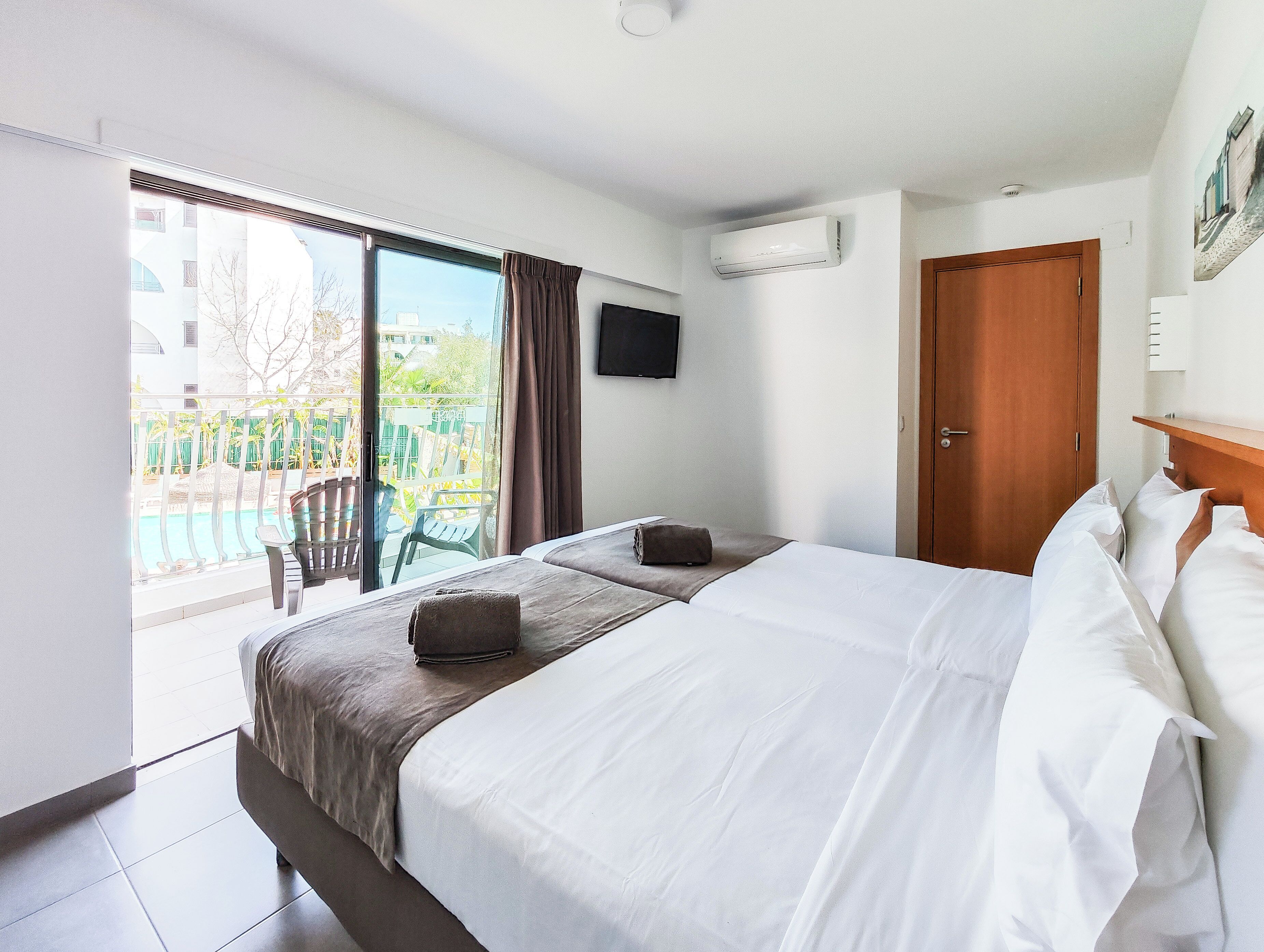 Blackout curtains, free WiFi, bed sheets