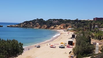 Una playa cerca