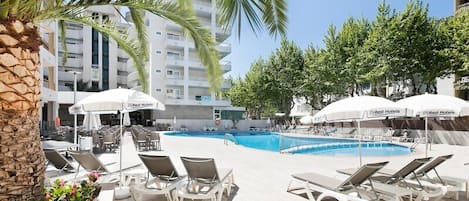 Outdoor pool, pool umbrellas, sun loungers