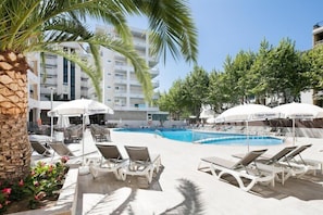 Outdoor pool, pool umbrellas, sun loungers