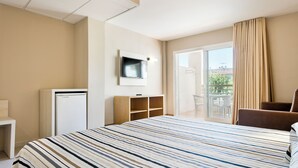 A hotel room with a bed, a TV mounted on the wall, a small desk, a wardrobe, and a balcony with a chair. - Hotel Best Da Vinci  (Salou)