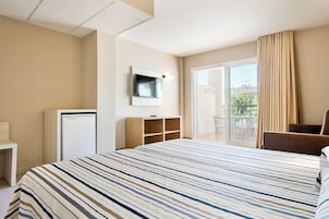 Minibar, in-room safe, desk, free WiFi
