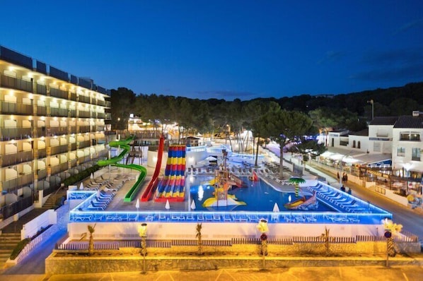 Indoor pool, outdoor pool, sun loungers - Hotel Best Cap Salou (Salou)