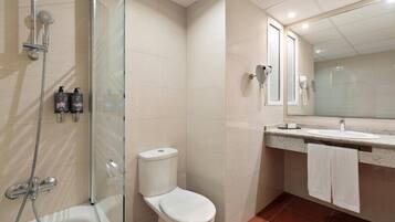 Bidet, towels