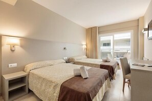 Minibar, in-room safe, desk, WiFi (free) - Hotel Best Cap Salou (Salou)