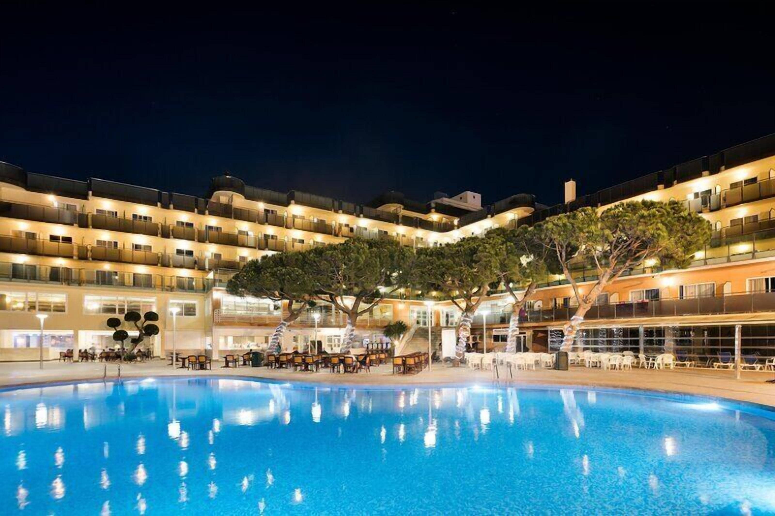 Indoor pool, outdoor pool, sun loungers