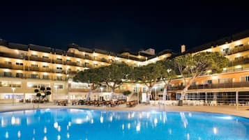 Indoor pool, outdoor pool, sun loungers