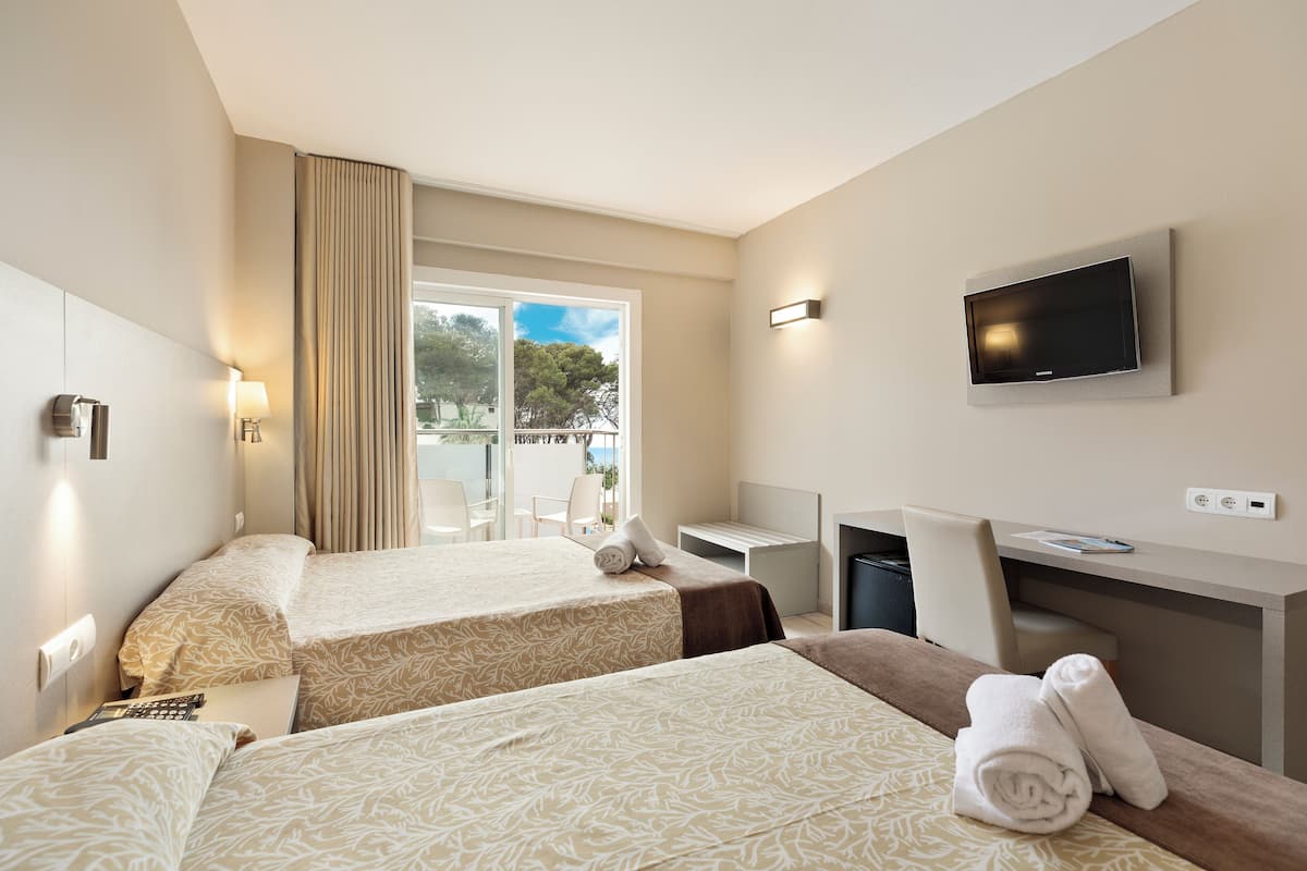 1 bedroom, minibar, in-room safe, desk