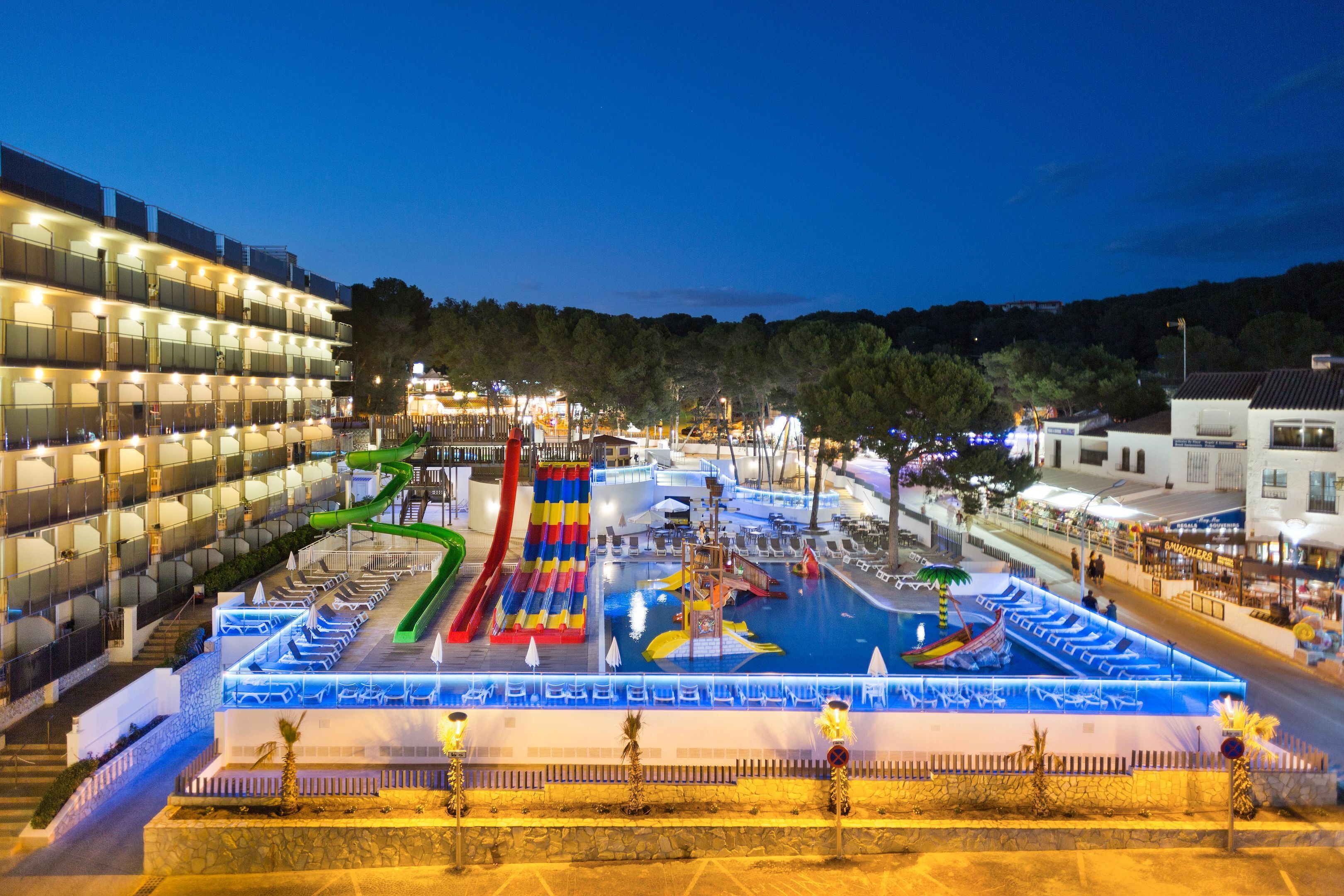 Indoor pool, outdoor pool, sun loungers