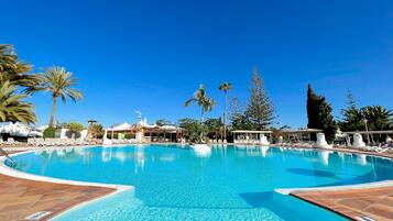 Outdoor pool, sun loungers, lifeguards on site