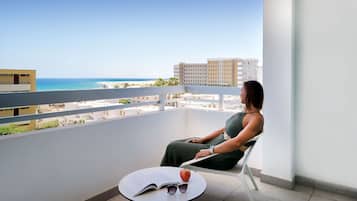 Habitació Deluxe, vistes parcials al mar | Terrassa o pati