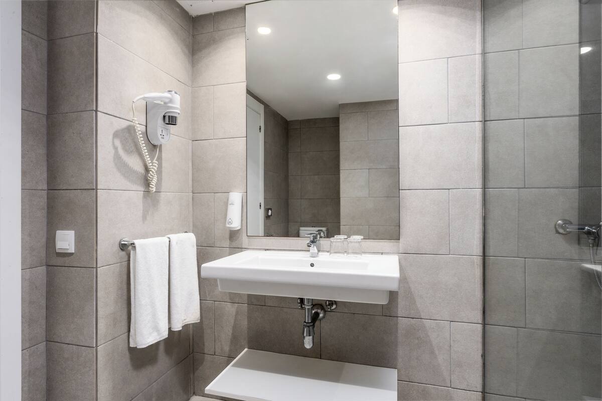 deluxe room, pool view | 1 bedroom, in-room safe, desk, laptop workspace