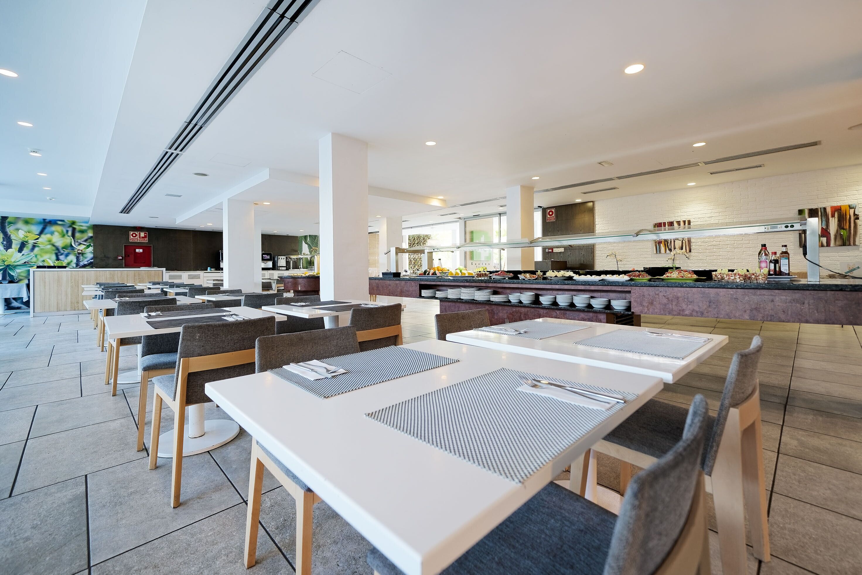 Dagelijks ontbijtbuffet (EUR 10 per persoon)