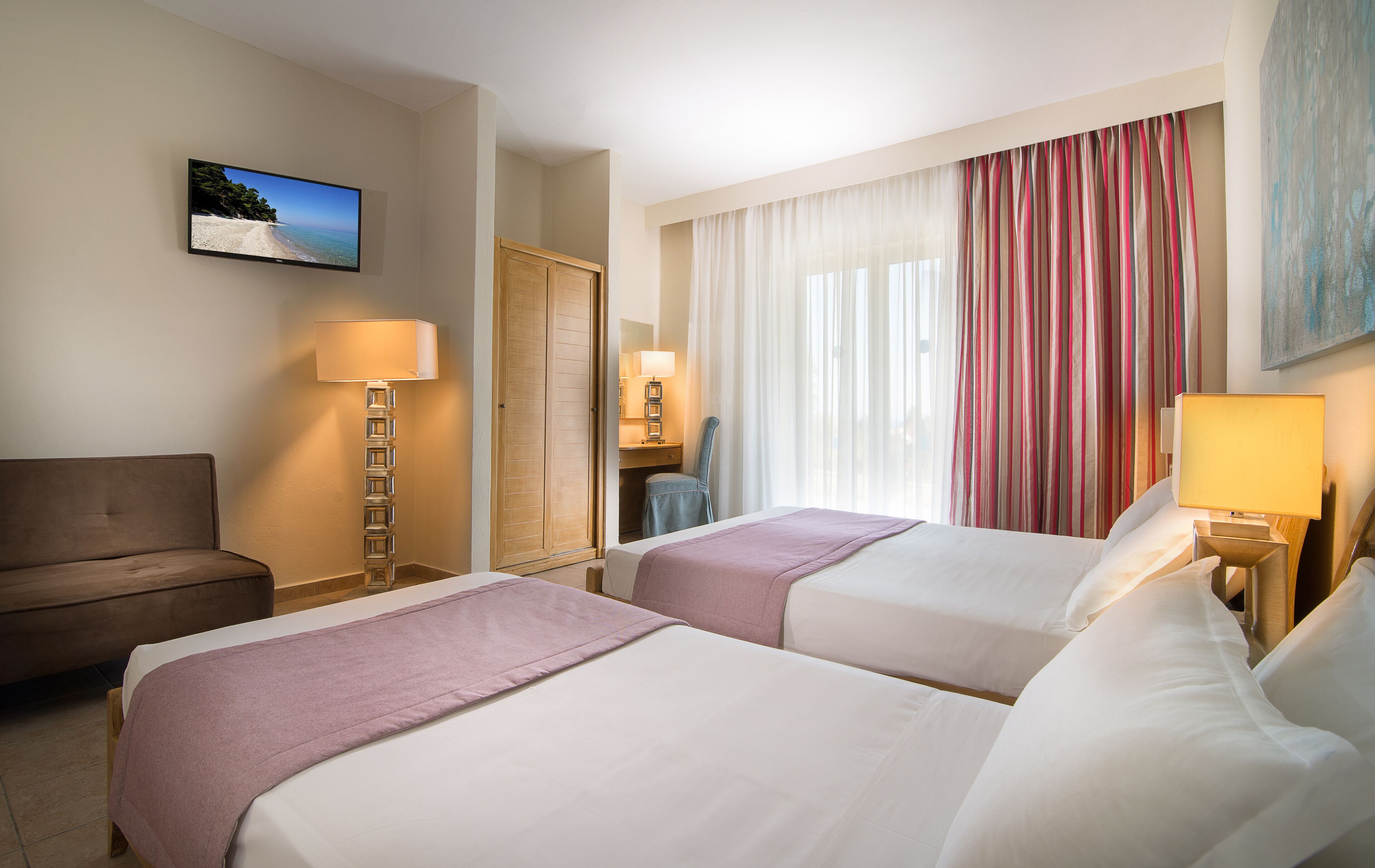 Premium bedding, in-room safe, desk, soundproofing