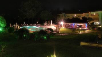 Fassade der Unterkunft – Abend/Nacht