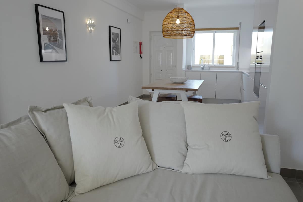 Departamento Deluxe, balcón | Área de sala de estar