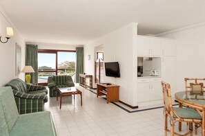 Standard Apartment, 2 Bedrooms | Living room - Apartamentos do Parque (Albufeira)