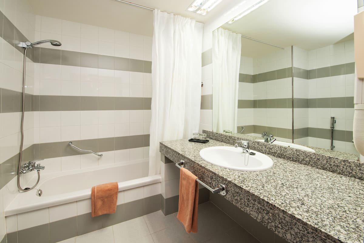 1 bedroom, minibar, in-room safe, blackout curtains