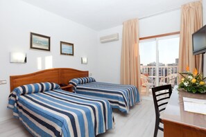 In-room safe, desk, blackout curtains, bed sheets - Cabana (Benidorm)