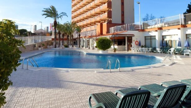 Piscine extérieure, piscine sur le toit, 10 h à 19 h, parasols