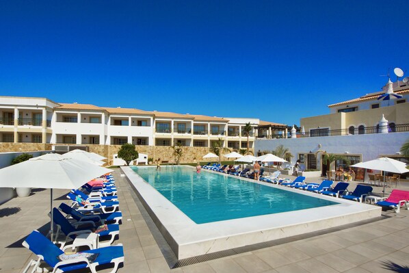 Seasonal outdoor pool - Novochoro Apartments (Albufeira)