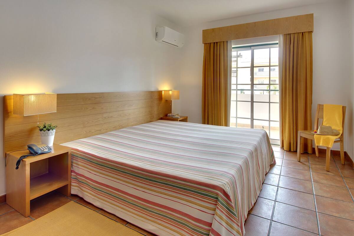 Blackout curtains, soundproofing, free WiFi, bed sheets