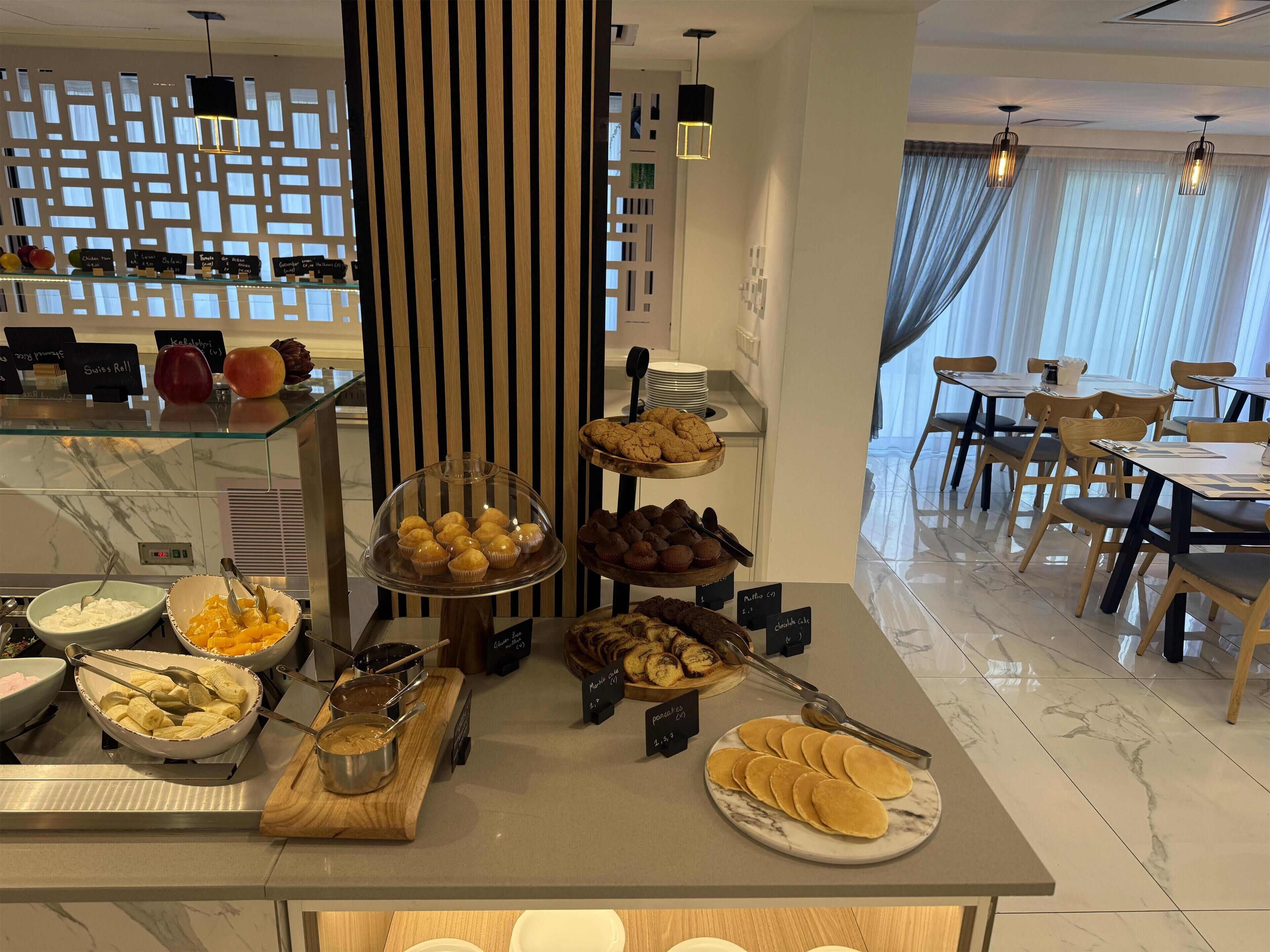 Free daily buffet breakfast 