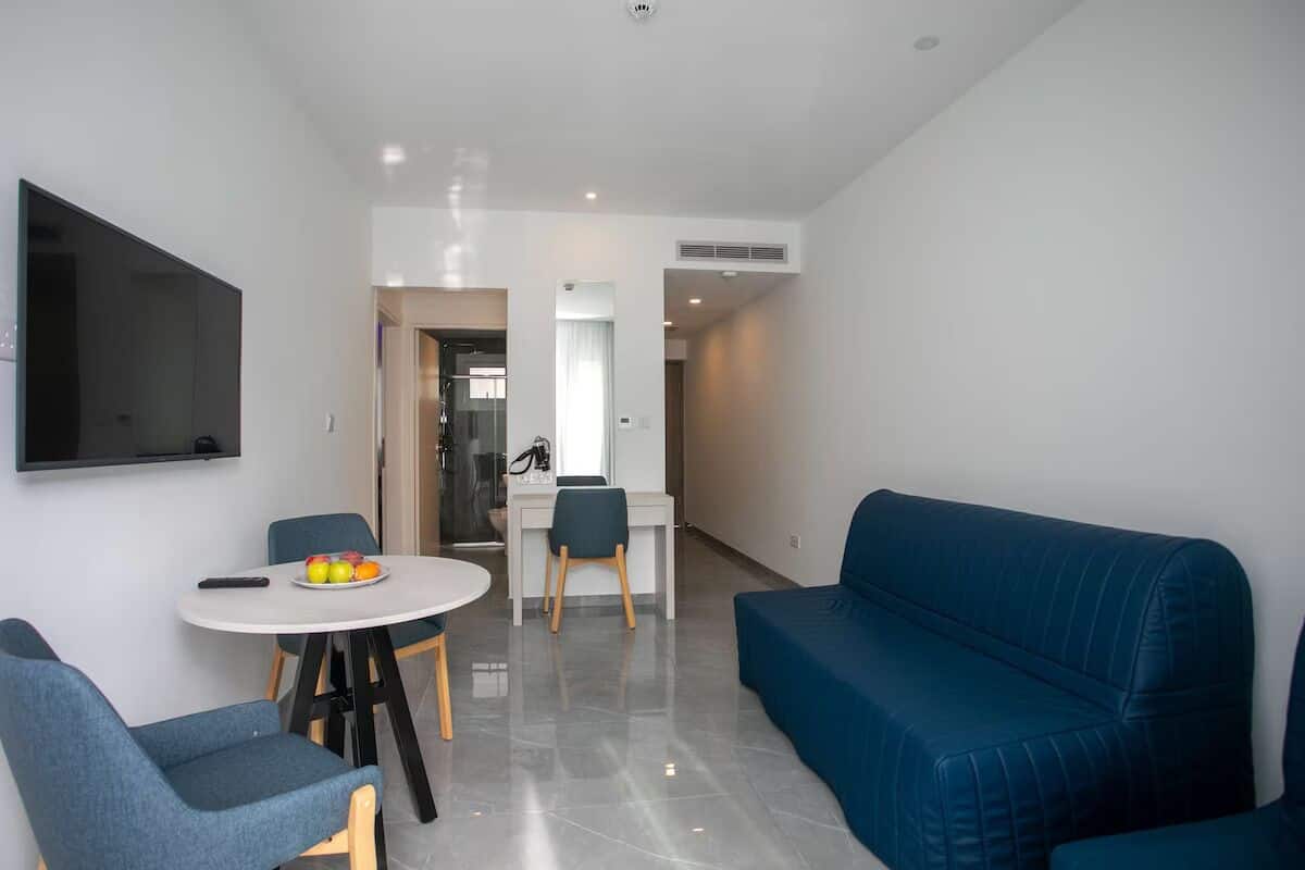 Suite, 1 cama Queen size, para no fumadores, cocineta (Living Room;with Sofabed) | Camas con efecto memoria y artículos del minibar gratis