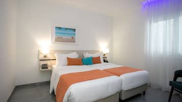 Suite, 1 llit de matrimoni, no fumadors, cuina bàsica (Living Room;with Sofabed) | Cuina privada | Cafetera exprés, cafetera i tetera, bullidora elèctrica i trona