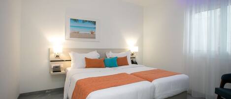 Suite, 1 Queen Bed, Non Smoking, Kitchenette (Living Room;with Sofabed) | Private kitchen | Espresso maker, coffee/tea maker, electric kettle, highchair