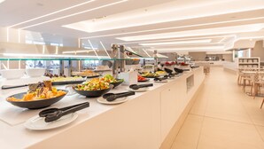 Breakfast, lunch and dinner served  - HL Club Playa Blanca (Yaiza)