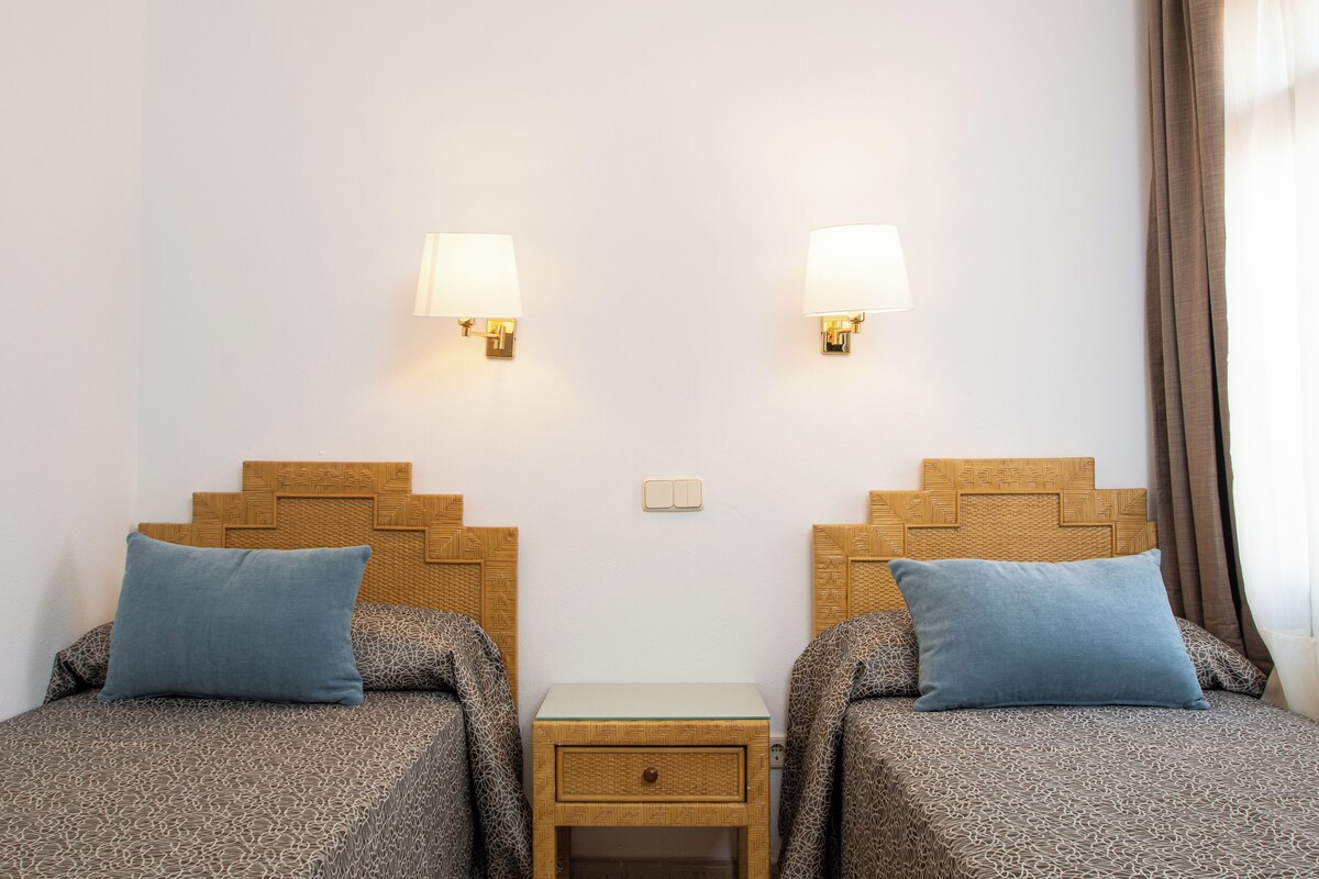 Literie de qualité supérieure, coffres-forts dans les chambres, bureau