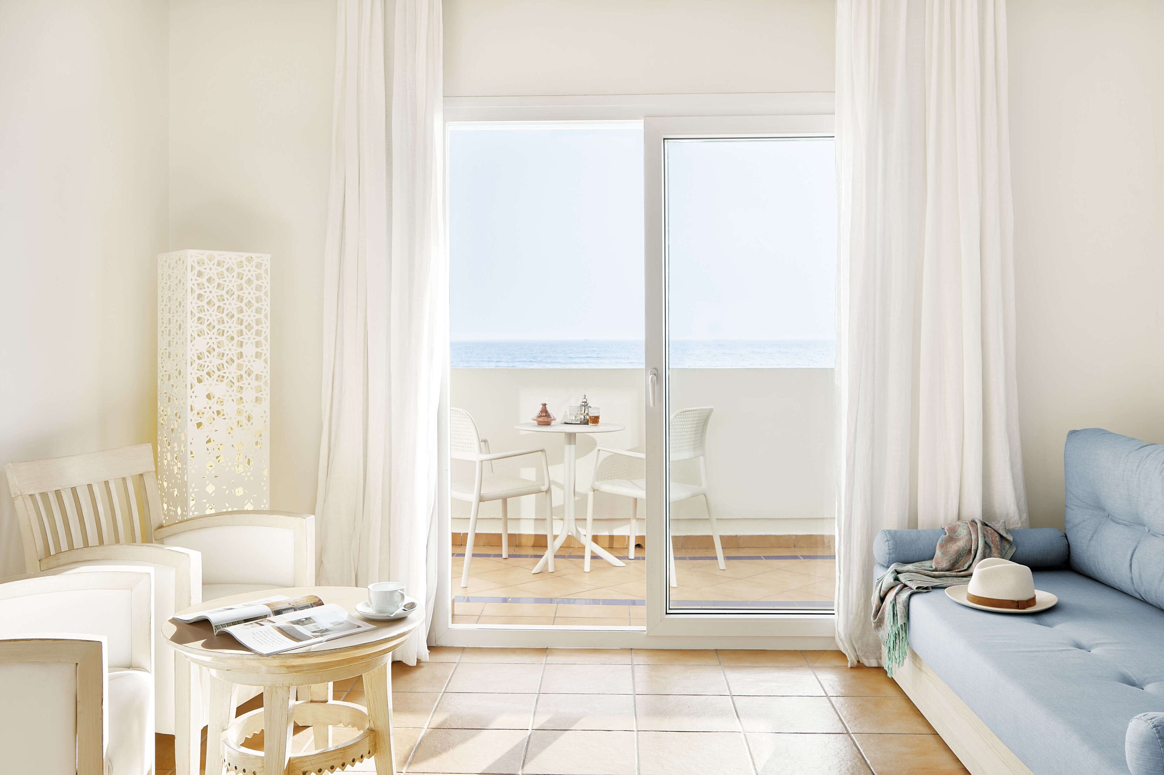 double room, sea view (beachfront) | minibar, individually decorated, individually furnished, desk