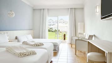 Minibar, individually decorated, individually furnished, desk