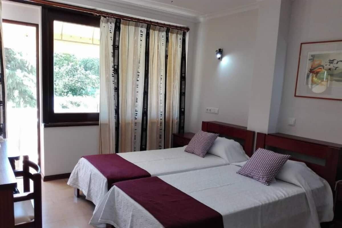 Minibar, in-room safe, iron/ironing board (on request), WiFi (free)