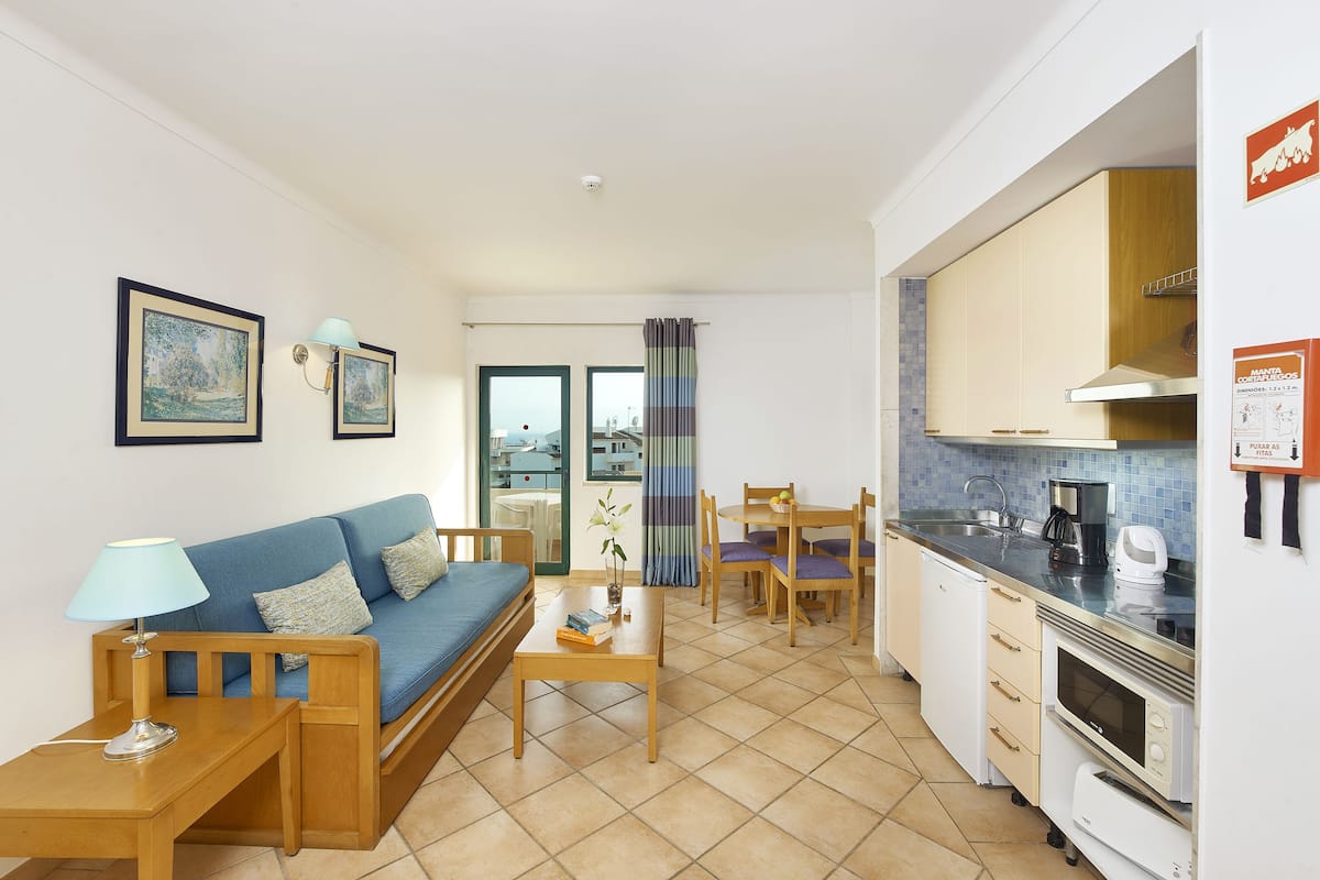 1 bedroom, blackout curtains, free WiFi, bed sheets