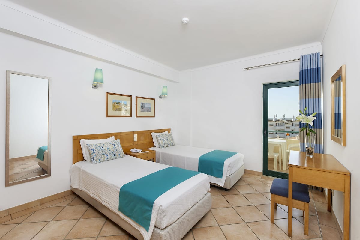1 bedroom, blackout curtains, free WiFi, bed sheets