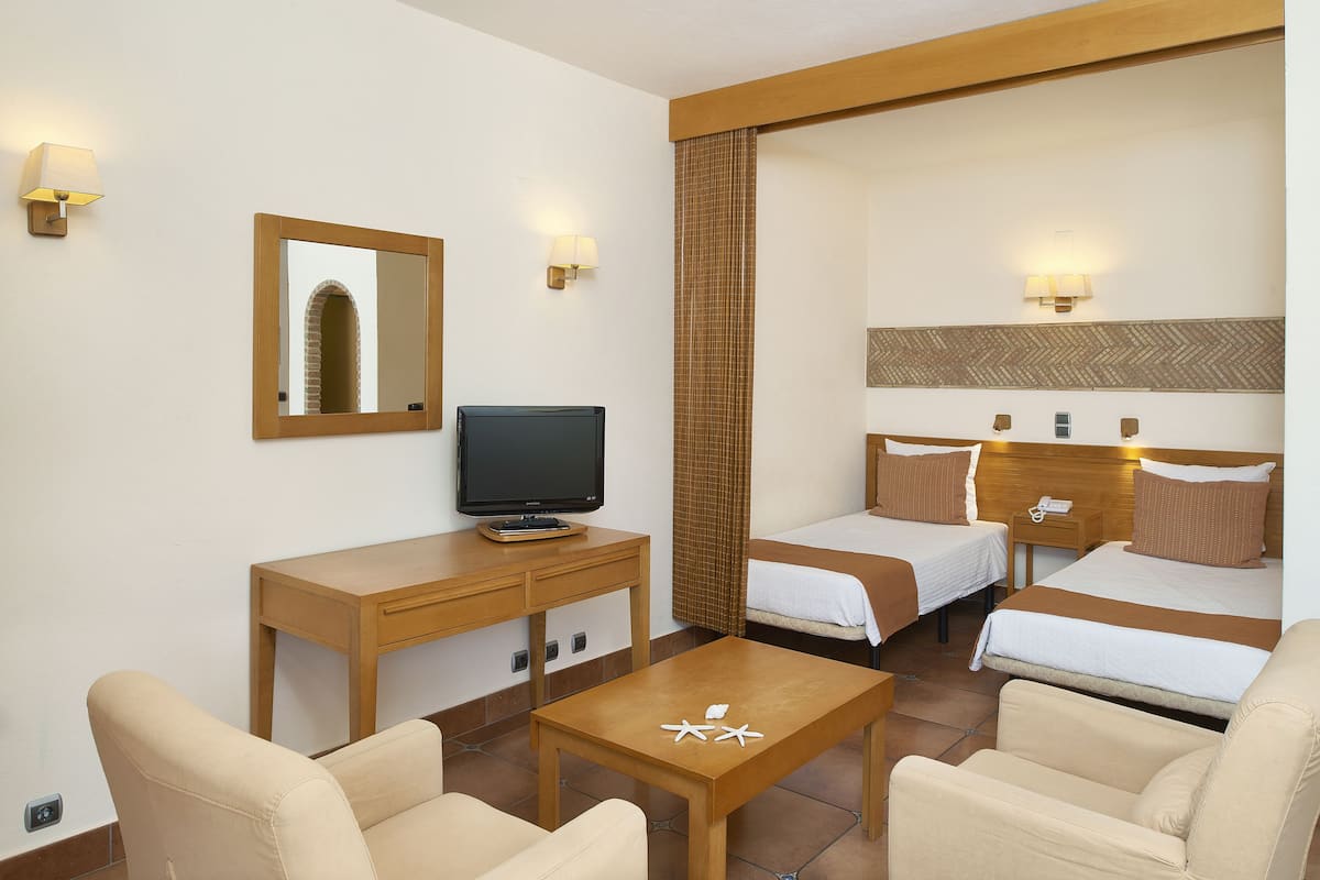 1 bedroom, blackout curtains, free WiFi, bed sheets