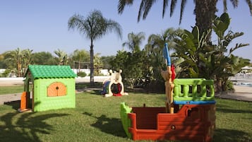 Children’s play area – outdoor