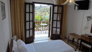 Quarto duplo econômico, vista para o jardim | Escrivaninha, cortinas blackout, quartos à prova de som