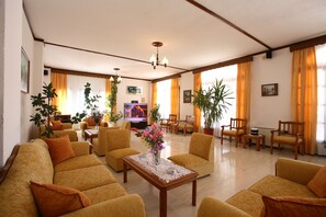 Lobby sitting area - Paradise (Skiathos)