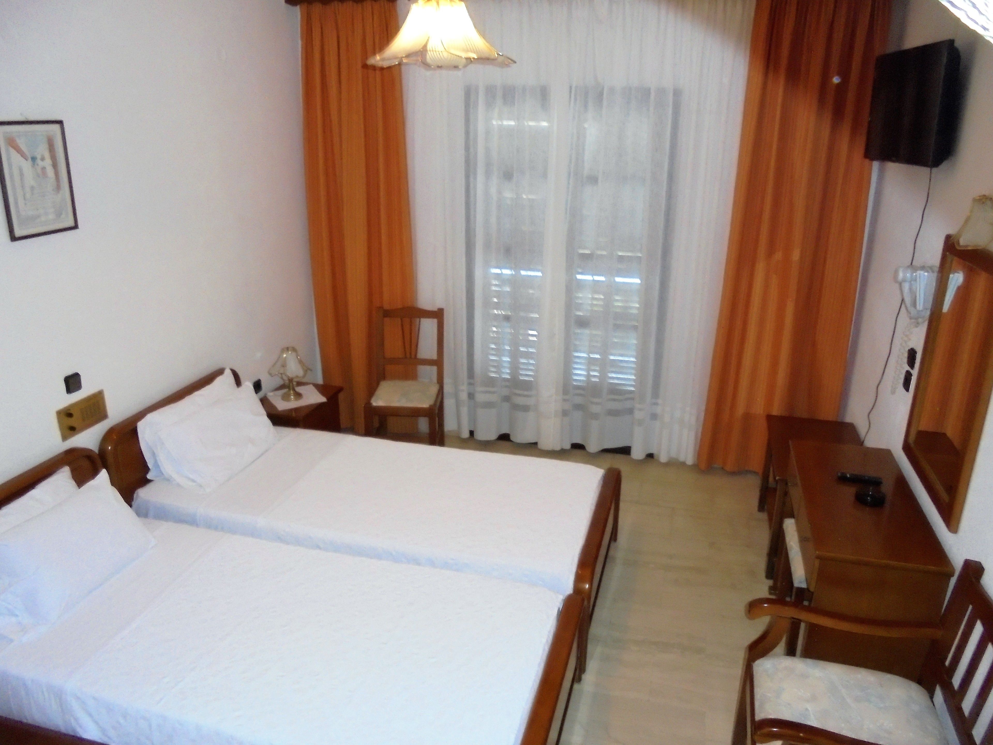 desk, blackout curtains, soundproofing, free wifi