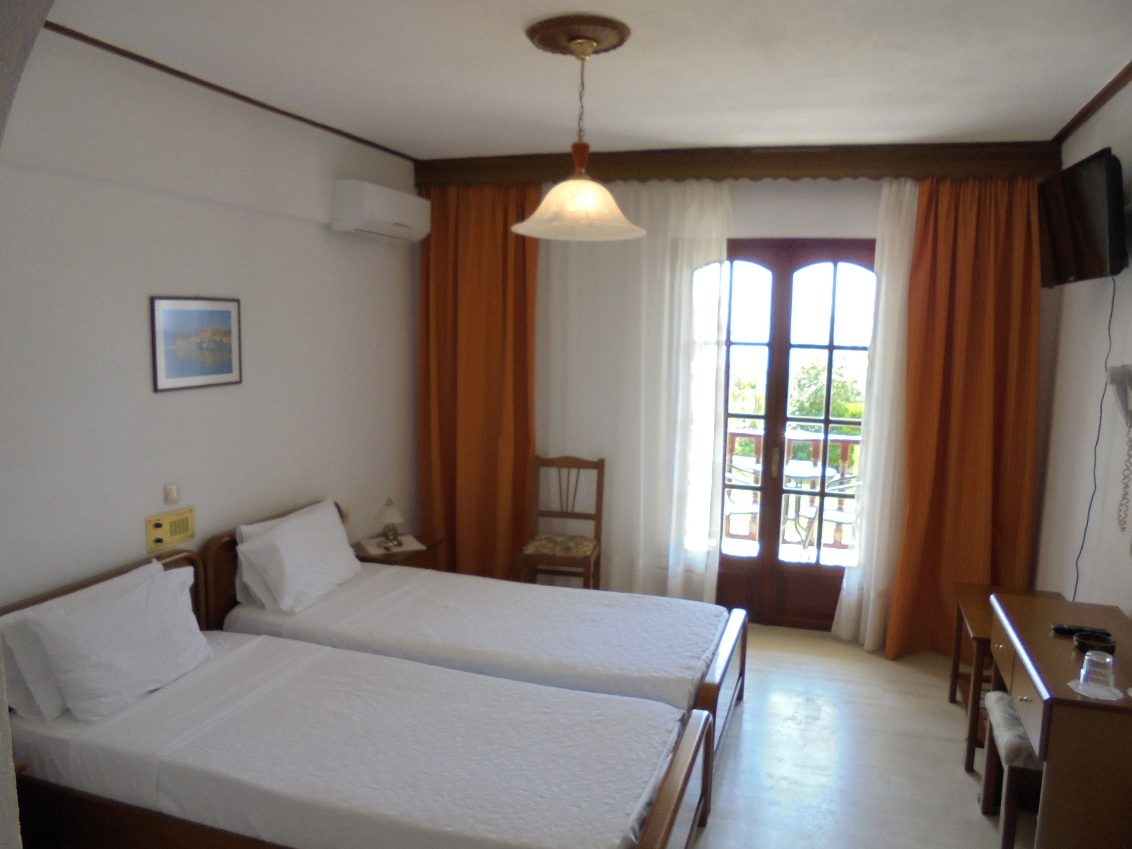 economy twin room, garden view | desk, blackout curtains, soundproofing, free wifi