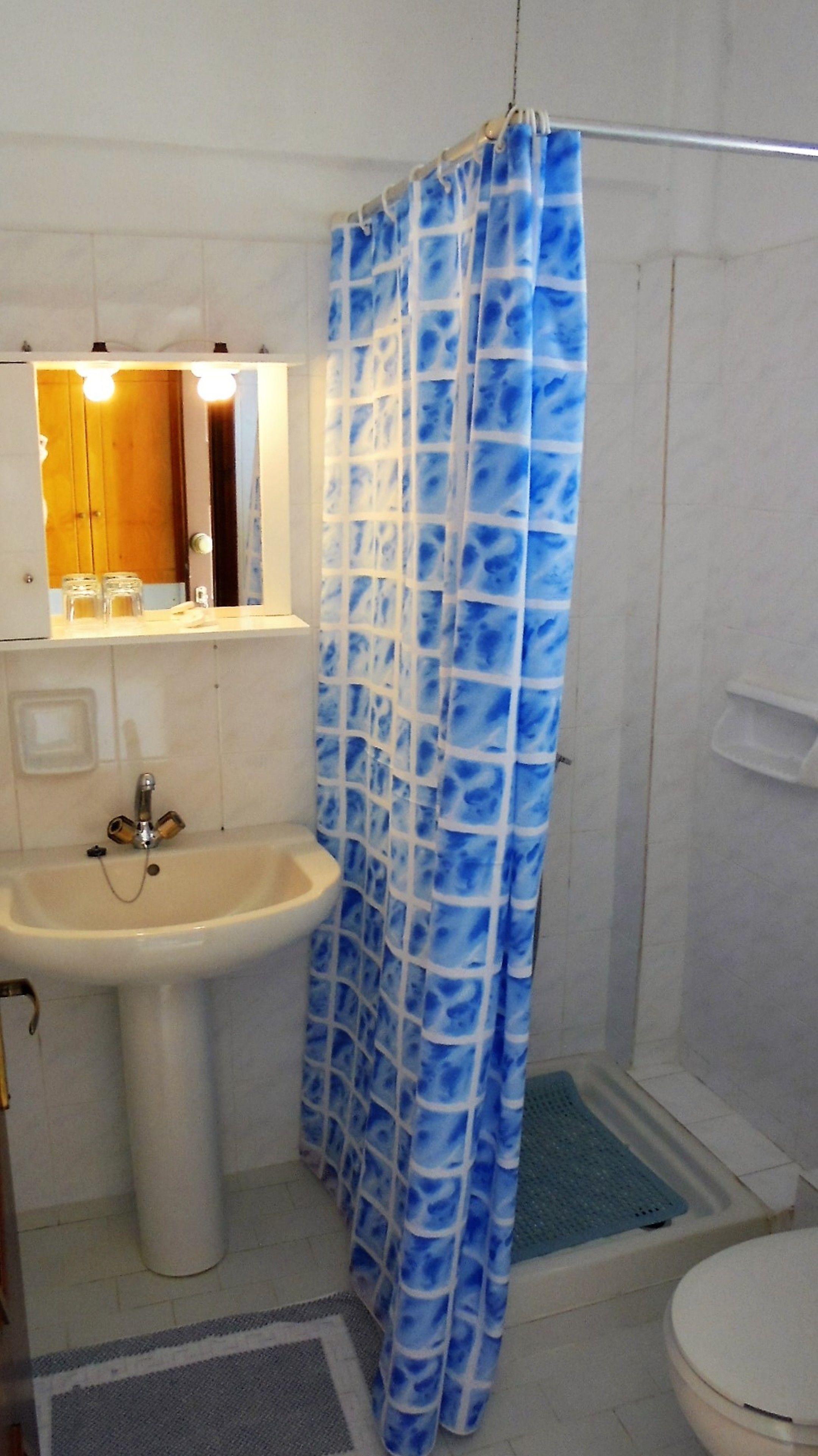 economy twin room, garden view | bathroom | shower, free toiletries, hair dryer, towels