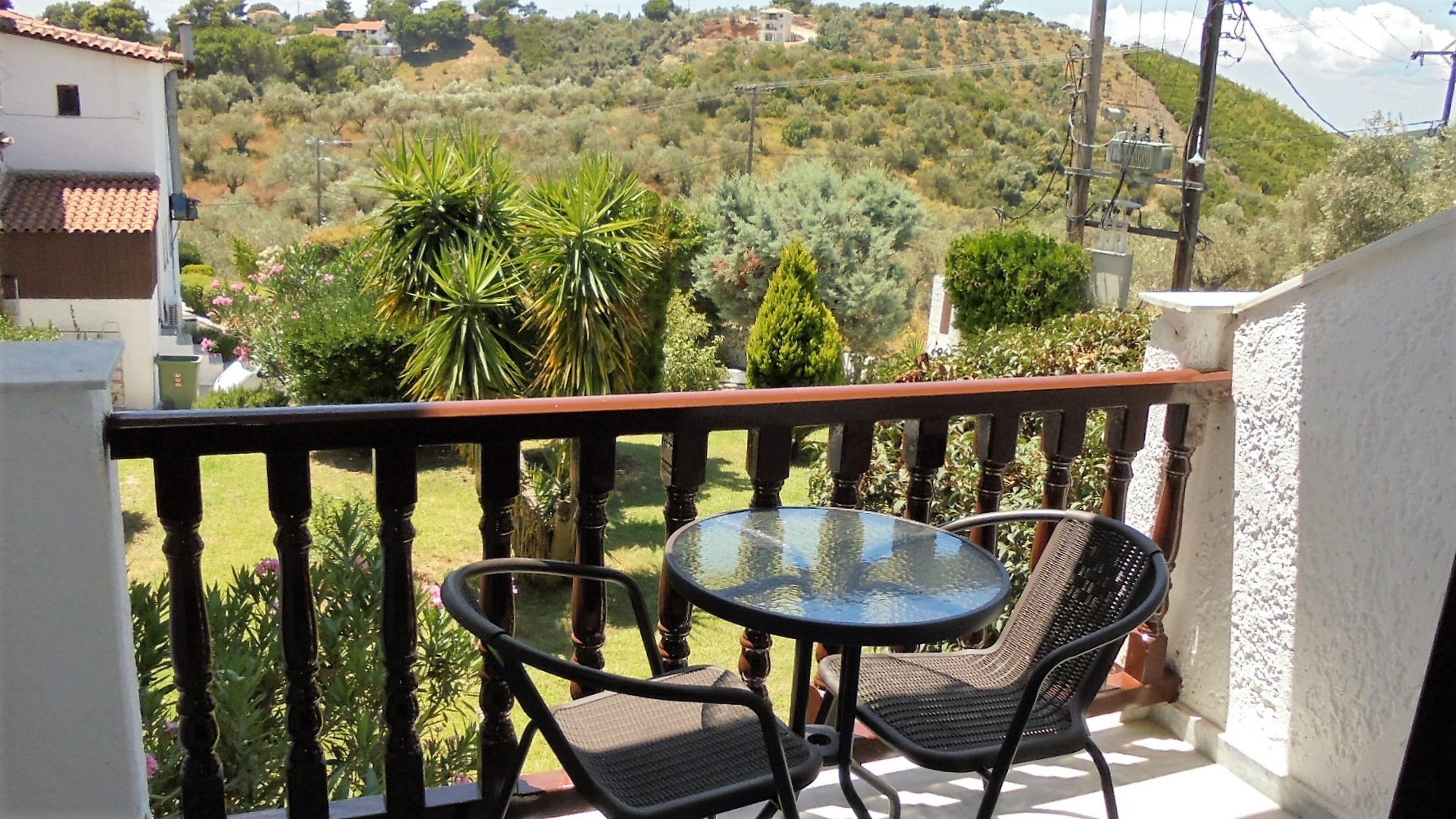 economy twin room, garden view | balcony