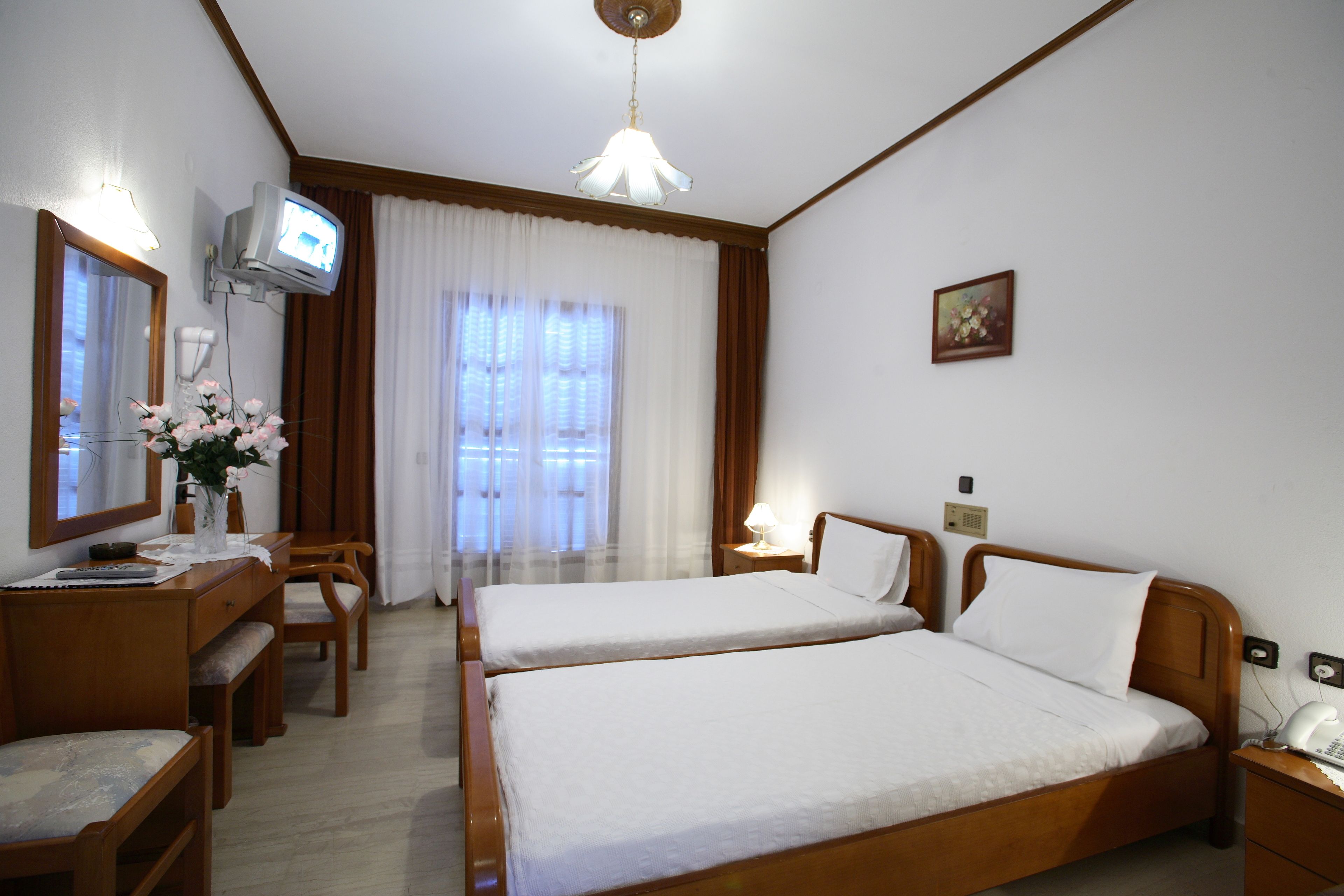 desk, blackout curtains, soundproofing, free wifi